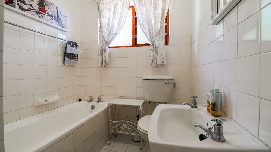 4 Bedroom Property for Sale in Stilbaai Wes Western Cape